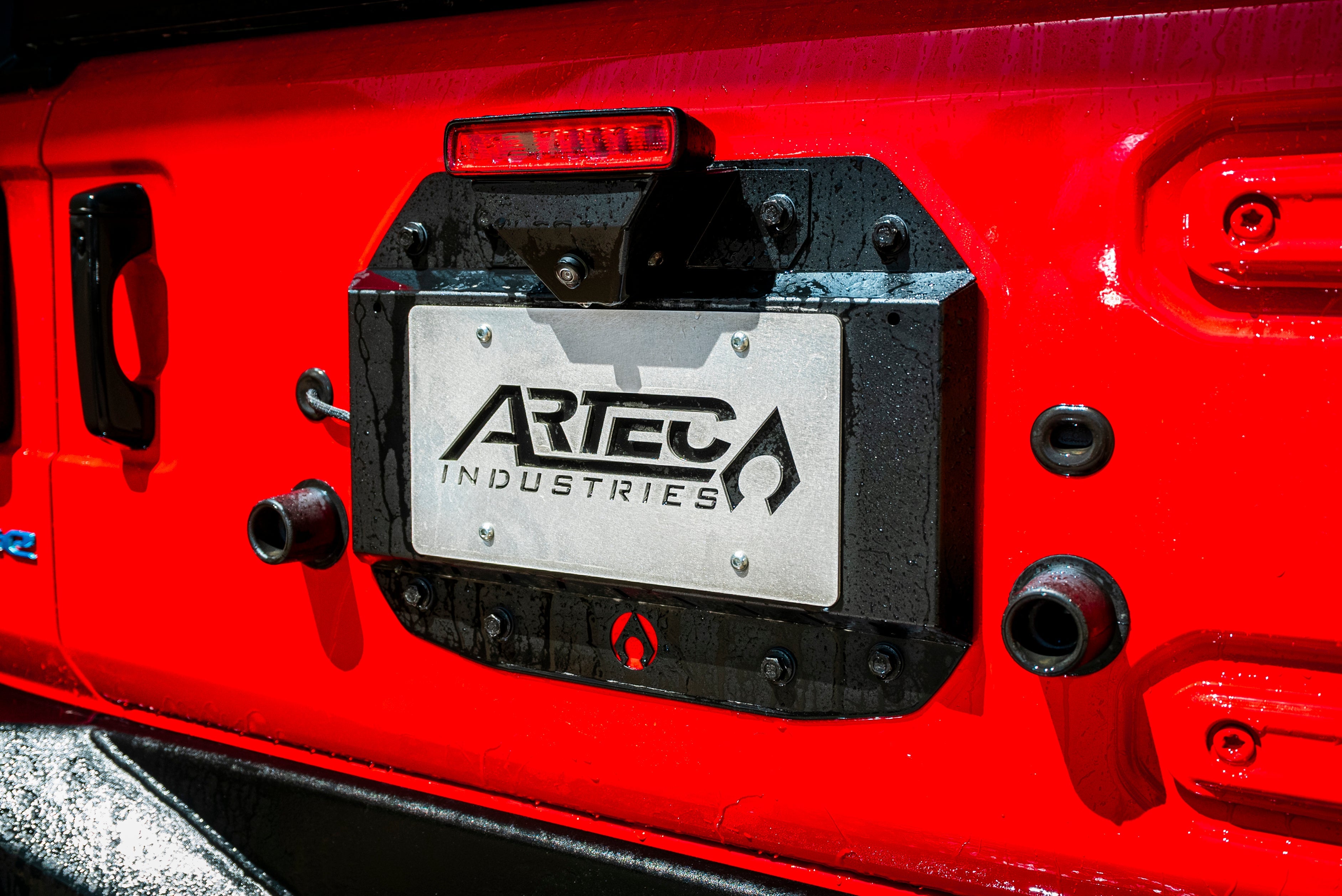 Artec JL Spare Tire Delete Kit (2018+ Wrangler JL/JLU) – License Plate Relocation | Black Powdercoat