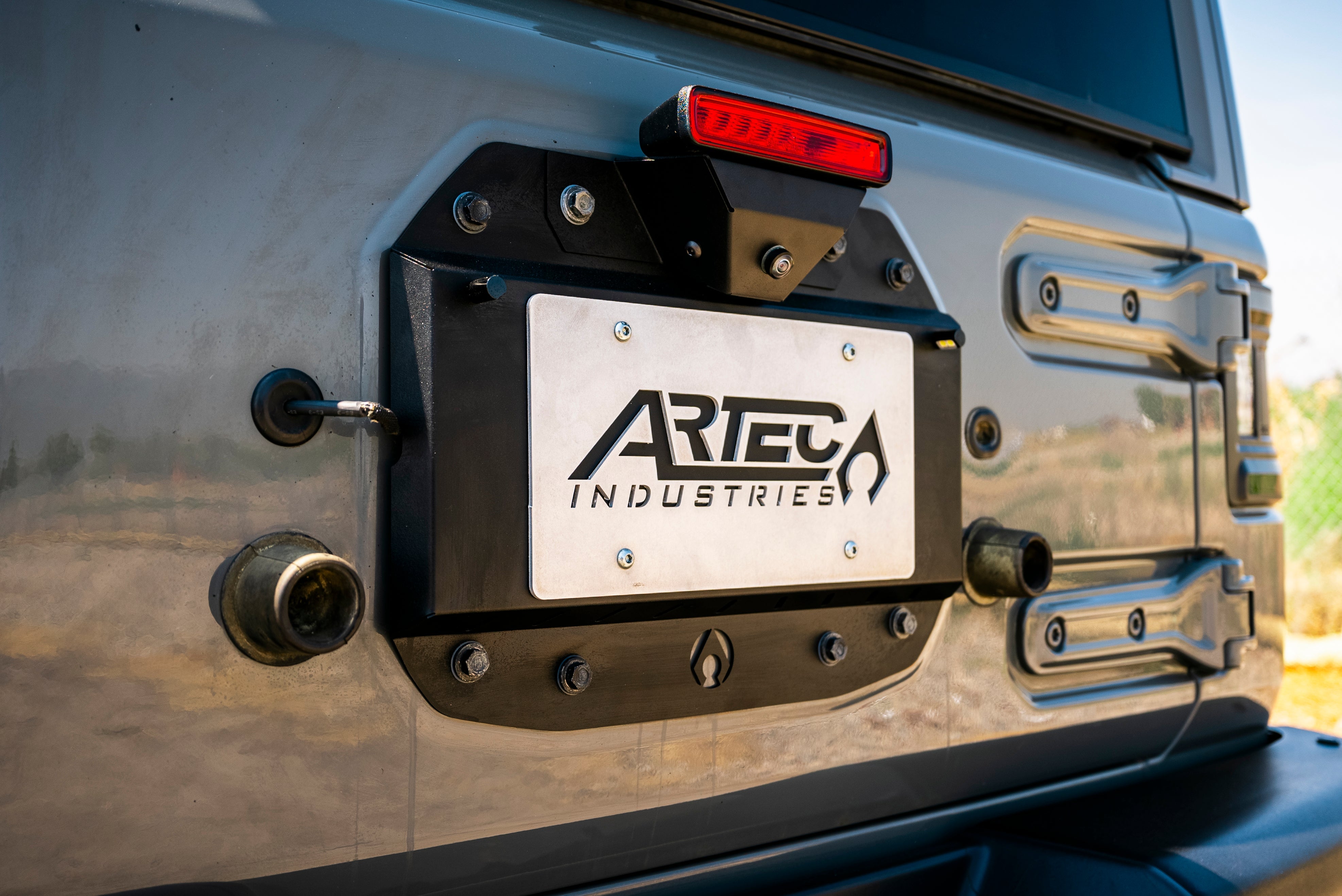Artec JL Spare Tire Delete Kit (2018+ Wrangler JL/JLU) – License Plate Relocation | Black Powdercoat