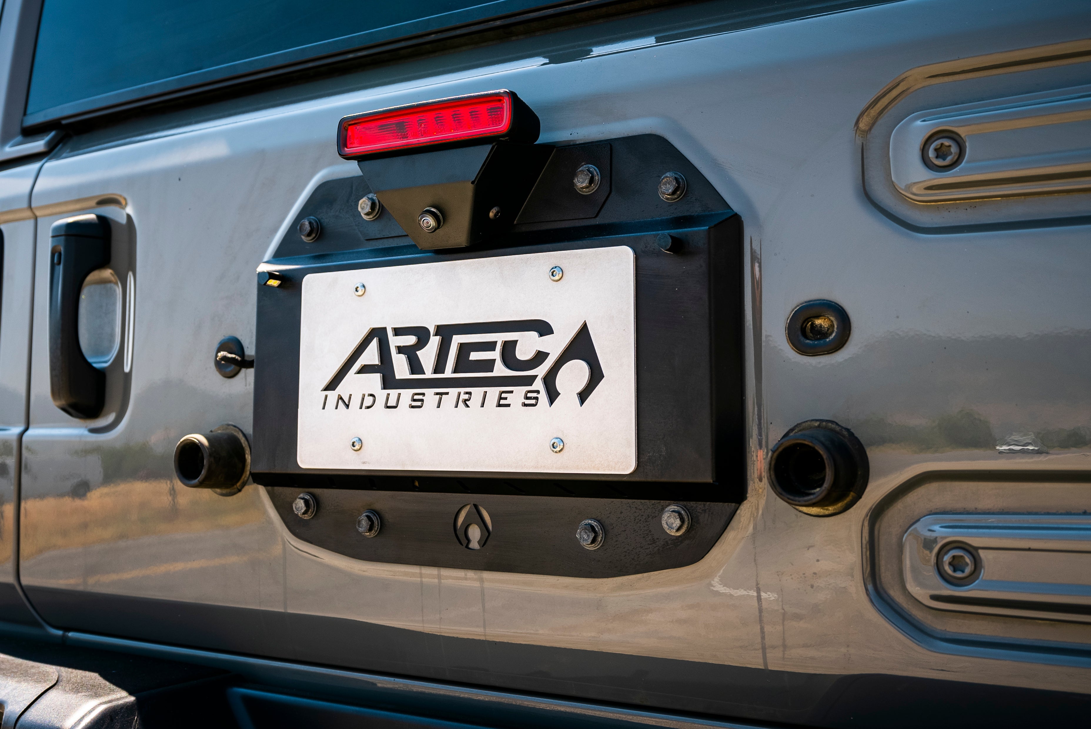 Artec JL Spare Tire Delete Kit (2018+ Wrangler JL/JLU) – License Plate Relocation | Black Powdercoat